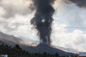 La erupción del volcán de La Palma en la jornada de este sábado por la tarde-noche/Acfi Press.
