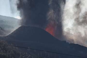 La erupción del volcán de La Palma en la jornada de este sábado por la tarde-noche/Acfi Press.

