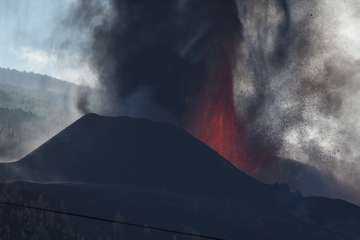 La erupción del volcán de La Palma en la jornada de este sábado por la tarde-noche/Acfi Press.
