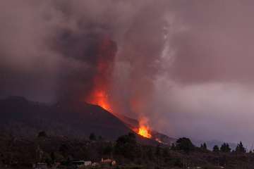 La erupción del volcán de La Palma en la jornada de este sábado por la tarde-noche/Acfi Press.
