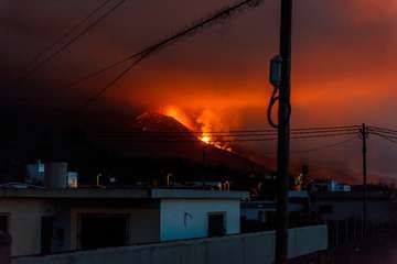 La erupción del volcán de La Palma en la jornada de este sábado por la tarde-noche/Acfi Press.
