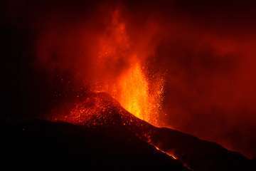 La erupción del volcán de La Palma en la jornada de este sábado por la tarde-noche/Acfi Press.
