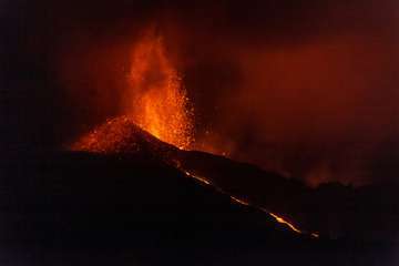 La erupción del volcán de La Palma en la jornada de este sábado por la tarde-noche/Acfi Press.
