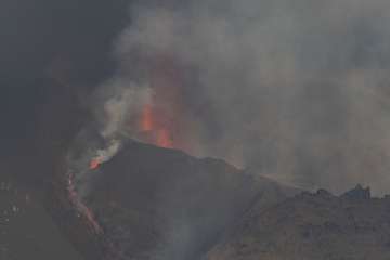 La erupción del volcán de La Palma en la jornada de este sábado por la tarde-noche/Acfi Press.
