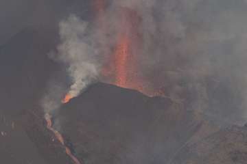 La erupción del volcán de La Palma en la jornada de este sábado por la tarde-noche/Acfi Press.
