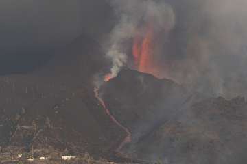 La erupción del volcán de La Palma en la jornada de este sábado por la tarde-noche/Acfi Press.
