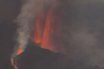 La erupción del volcán de La Palma en la jornada de este sábado por la tarde-noche/Acfi Press.
