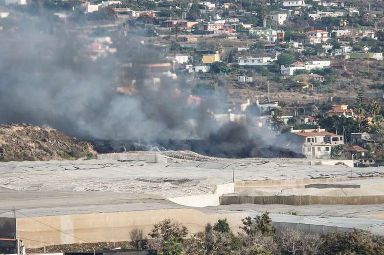 La lava entra en plataneras y quema plástico de invernaderos y fertilizantes/TA.