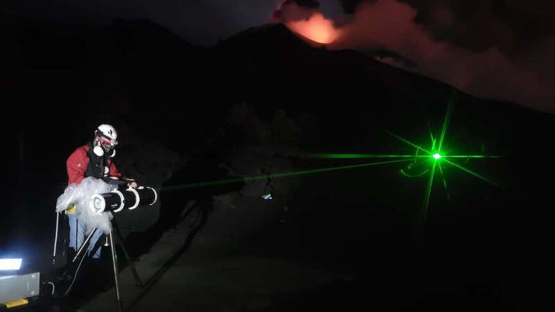 Análisis de composición química de lavas mediante espectrometría de plasma inducida por láser/IGME.