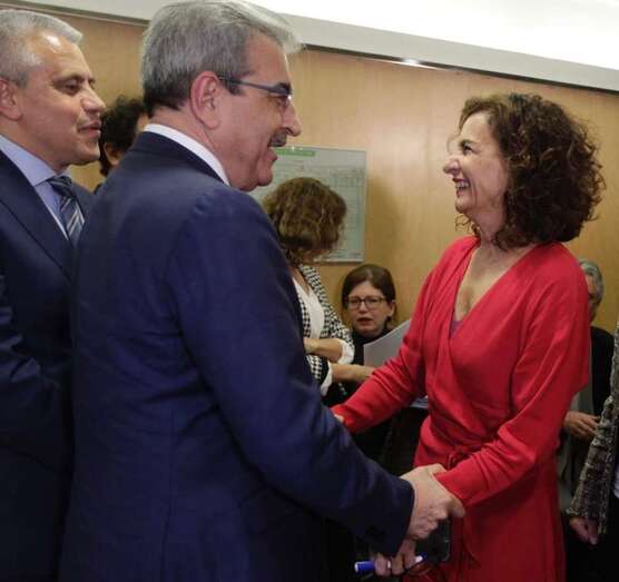 Román Rodríguez, vicepresidente del Gobierno de Canarias, con la ministra de Hacienda y Función Pública, María Jesús Montero/TA.