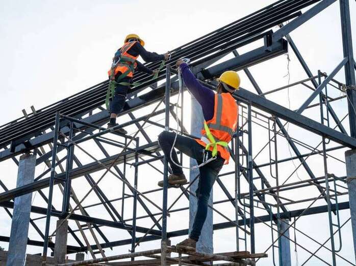 Operarios en una obra/TA.