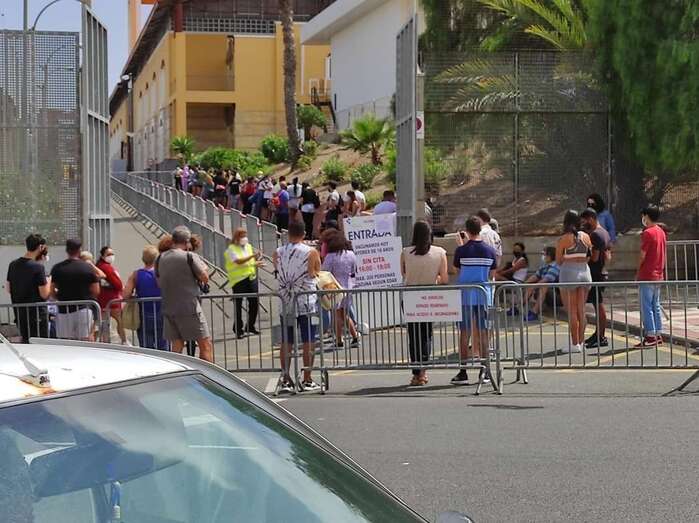 Imagen de archivo de un centro de vacunación contra la covid-19 en Gran Canaria / TA
