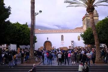 Mil personas exigen en La Palma soluciones para los afectados del volcán/Acfi Press.