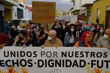 Mil personas exigen en La Palma soluciones para los afectados del volcán/Acfi Press.