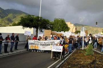 Mil personas exigen en La Palma soluciones para los afectados del volcán/Acfi Press.