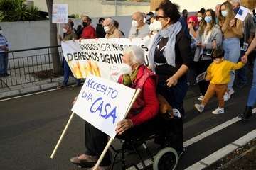 Mil personas exigen en La Palma soluciones para los afectados del volcán/Acfi Press.