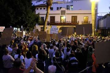 Mil personas exigen en La Palma soluciones para los afectados del volcán/Acfi Press.