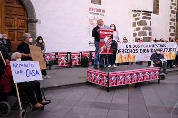 Mil personas exigen en La Palma soluciones para los afectados del volcán/Acfi Press.