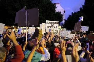 Mil personas exigen en La Palma soluciones para los afectados del volcán/Acfi Press.