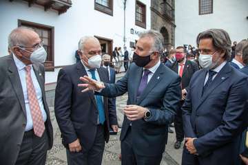 Los Reyes presiden el acto de homenaje al pueblo palmero/Acfi Press.