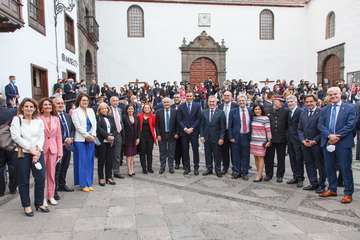 Los Reyes presiden el acto de homenaje al pueblo palmero/Acfi Press.