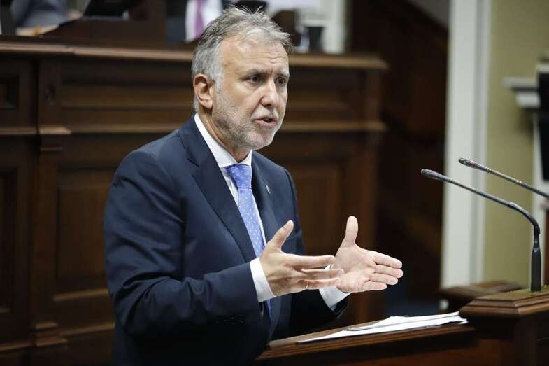 El presidente canario, Ángel Víctor Torres, este martes en el Parlamento de Canarias / TA