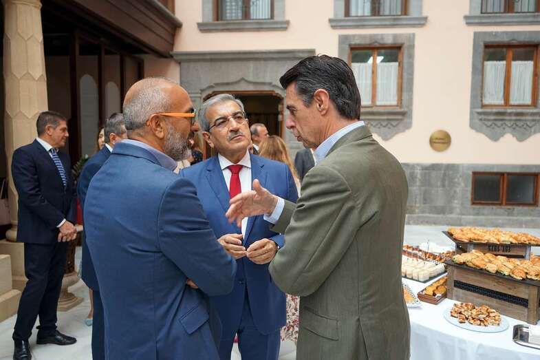 Román Rodríguez con José Manuel Soria, en el acto de en el acto de presentación de la nueva Ejecutiva de la Cámara de Comercio de Gran Canaria/Acfi Press.