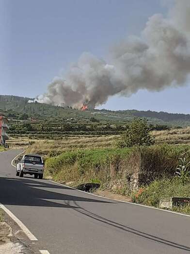 Columna de humo y fuego en el monte de Los Realejos/TA.