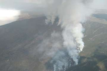 El incendio de Los Realejos se acerca al Parque Nacional del Teide/TA.