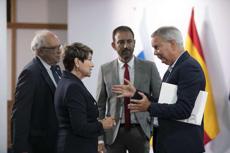 Para agilizar y ayudar a los interesados, se ha firmado un convenio con los colegios de arquitectos y aparejadores y la asociación de empresarios de la construcción / TA