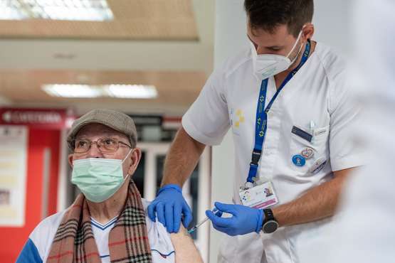 Canarias inicia la vacunación de la cuarta dosis adaptada a varientes Omicron/Acfi Press.