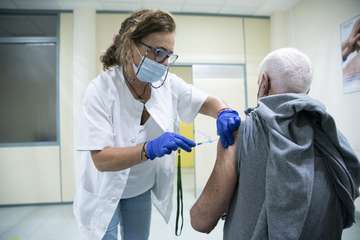 Canarias inicia la vacunación de la cuarta dosis adaptada a varientes Omicron/Acfi Press.