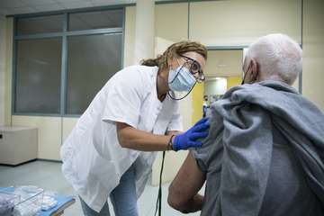 Canarias inicia la vacunación de la cuarta dosis adaptada a varientes Omicron/Acfi Press.