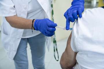 Canarias inicia la vacunación de la cuarta dosis adaptada a varientes Omicron/Acfi Press.