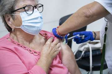 Canarias inicia la vacunación de la cuarta dosis adaptada a varientes Omicron/Acfi Press.