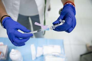 Canarias inicia la vacunación de la cuarta dosis adaptada a varientes Omicron/Acfi Press.