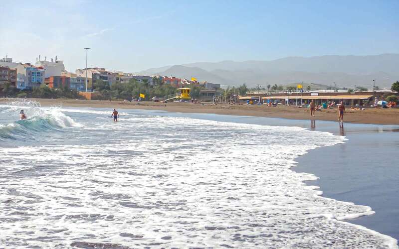 Jornada de ligera calima en Telde/Antonio Rico.