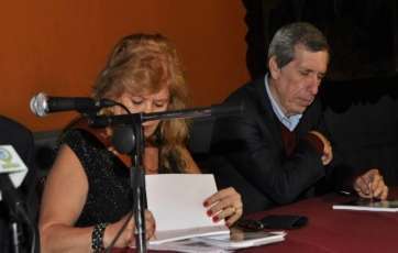 Momento de la presentación del libro (Foto Teldeenfiestas)