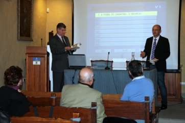 Uno de los momentos de la conferencia (Foto Jesús Ruiz)