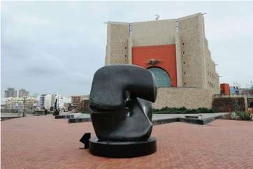 Exposición de obras de Henry Moore en la playa de Las Canteras (Foto TA)