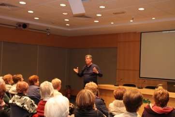 Antonio González Padrón durante la conferencia (Foto Jesús Ruiz Mesa)