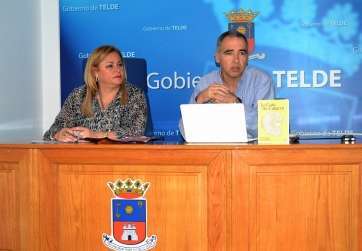 La alcaldesa MÂª del Carmen Castellano (i) y el concejal de Cultura, Daniel Martín (d) (Foto TA)