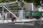 Montaje  de la carpa en la plaza de San Juan (Foto TA)