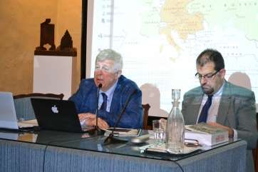 Jean-Marc Delaunay (i) junto a Javier Ponce (d), organizador del curso (Foto TA)