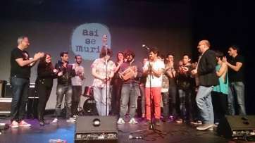 Momento de la entrega del premio (Foto TA)