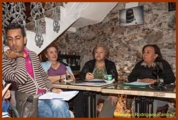 Miembros de la Tertulia Hilda Zudán en uno de sus encuentros (Foto Ildefonso Rodríguez)