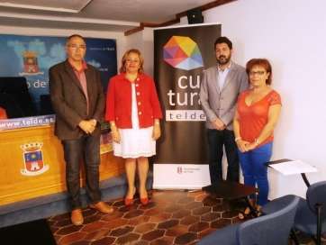 Momento posterior a la presentación del acto (Foto TA)