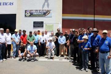 Descubrimiento de la placa homenaje (Foto Jesús Ruiz Mesa)