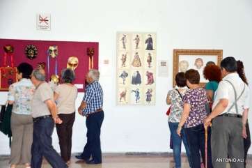 Numerosos vecinos asistieron al acto inaugural de la muestra (Foto Antonio Alí)