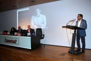 Nicolás Guerra durante la presentación del libro (Foto Jesús Ruiz Mesa)